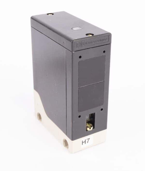 Schneider XUE-H3000H7 Photoelectric Sensor, 12-48VDC / 12-240VAC