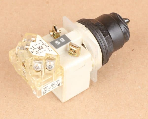 Square D 9001SK49J1G Illuminated 3-Pos Selector Switch, Green, Stay Put, 120V